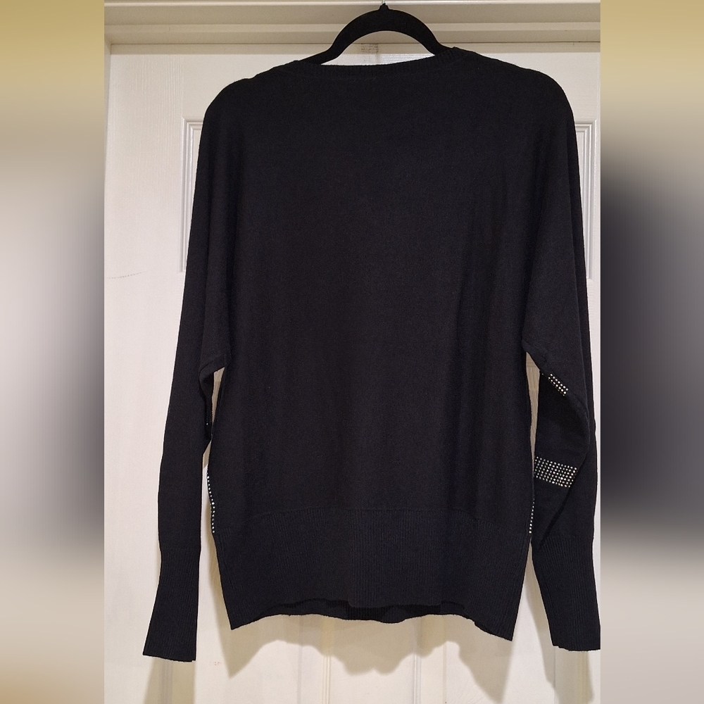 ❤️❤️SOLD❤️❤️NWT - VILA Black Crew Neck Rhinestone Sweater Sz. Oversized Medium - Picture 3 of 8